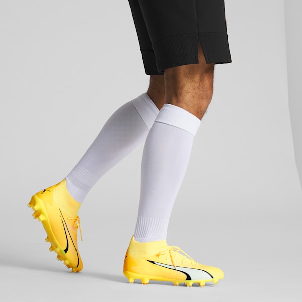 Chaussures de soccer avec crampons ULTRA PRO FG/AG Homme, Yellow Blaze-PUMA White-PUMA Black, extralarge